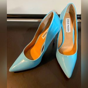 ALDO pumps rare find Tiffany blue Smurf blue turquoise point to stiletto heel